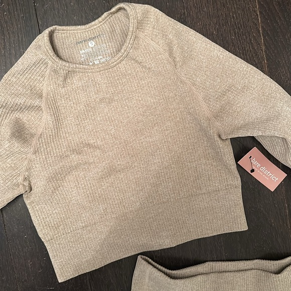 Matching cream ribbed workout set - Picture 2 of 3